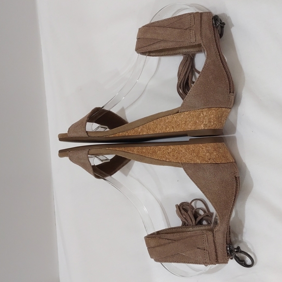 Koolaburra by Ugg Tan Suede Saige Cork Wedge Sandal Size 6 Zip Up Back - Picture 7 of 16